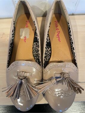 Pink & Pepper Patent Tassel Loafers in Nude Taupe size 8